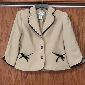 Studio 1 petite suit